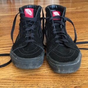 All Black skate hi vans